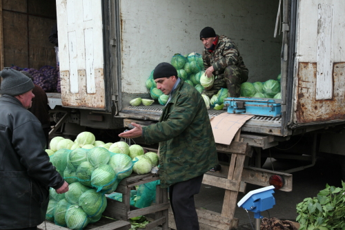 Количество нелегальных уличных торговцев в Казани выросло на 71%