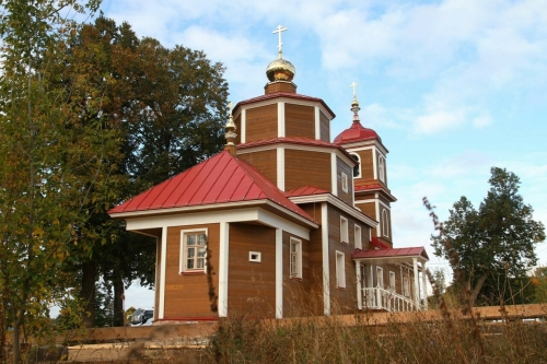 «Никто не думал, что его восстановят»: в Татарстане освятили деревянный храм XVIII века