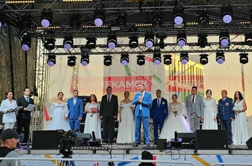 Жители Нижнекамска стали гостями на шести свадьбах