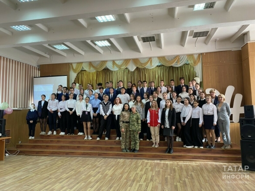 «Главное пишите письма бойцам»: волонтеры встретились с казанскими школьниками