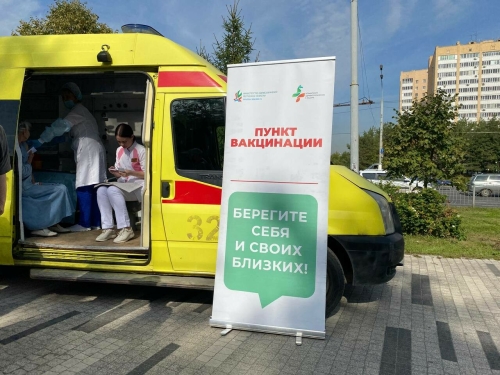 «Удобно, быстро и без очереди»: У казанского метро начали прививать от гриппа
