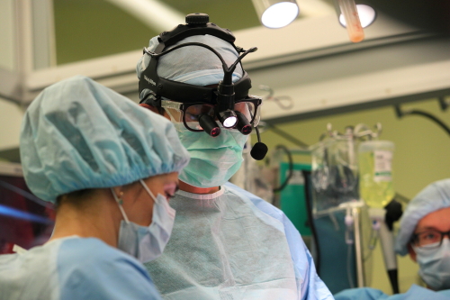 Хирурги ДРКБ удалили килограммовую опухоль новорожденному