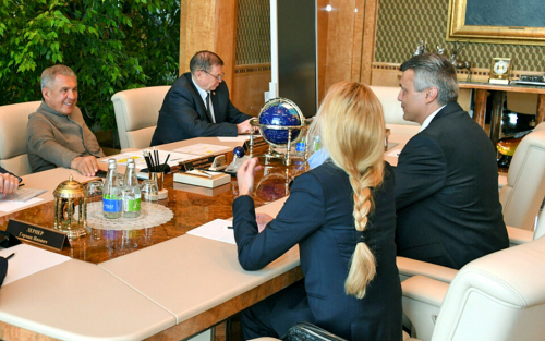 Минниханов обсудил с постпредом РФ при ВТО развитие экспорта в условиях санкций