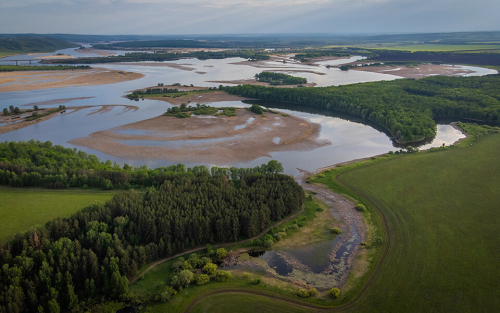 «До критической отметки осталось 1,5 метра»: почему обмелели Волга и Казанка