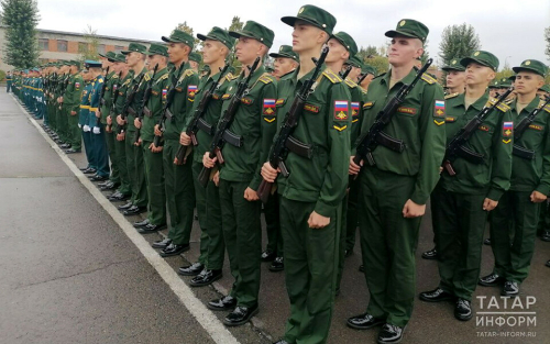 В Казанском танковом училище несколько сотен курсантов приняли присягу