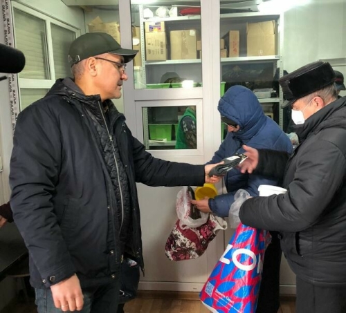 Организатор полевой кухни в Лисичанске Рустам Гатин рассказал о помощи челнинцам