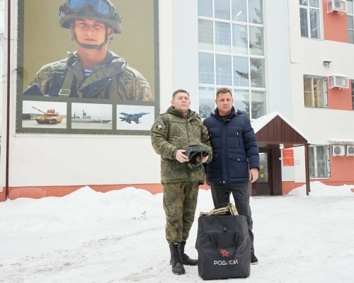 Депутат Госдумы от Татарстана передал казанскому добровольцу СВО комплект бронезащиты