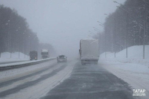 Из-за непогоды на трассе М5 в Татарстане ограничили движение автобусов и грузового авто