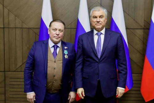 Володин вручил Айдару Метшину орден Дружбы России