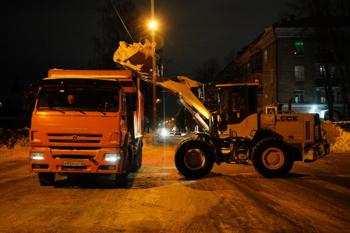 Ночью дороги Казани очищали от снега более 600 машин