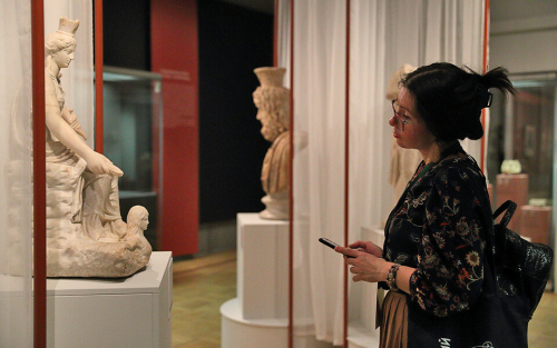 Бочка Диогена, копье и раскопки: чем удивила выставка в честь Македонского в Казани