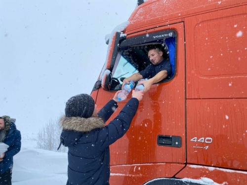 Власти Менделеевска организовали питание для водителей фур на трассе