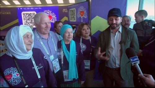 Семья из Татарстана встретилась с Ильей Авербухом на форуме «Родные-Любимые»