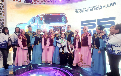 Династия с КАМАЗа, нейроармрестлинг и пироги: как Татарстан открыл Год семьи в Москве