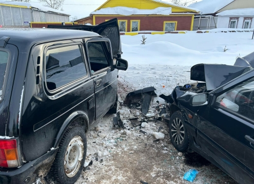 Водителя зажало в искореженной легковушке после ДТП в Мамадышском районе