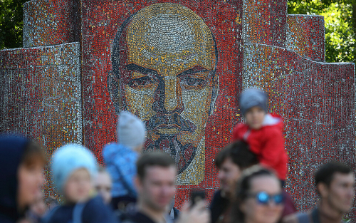 Принес ли пользу Ленин и сколько стоит человеческая жизнь: тренды аналитики января