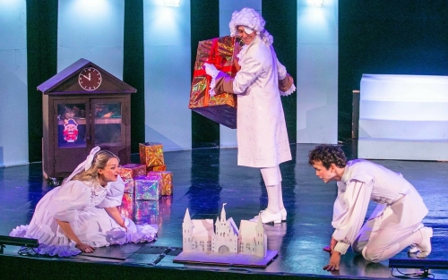 ТЮЗ Нижнекамска завершил новогоднюю кампанию «Домиком господина Дроссельмейера»