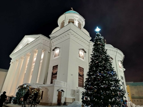 Митрополит Кирилл начал главную Рождественскую службу Татарстана в Казанском соборе
