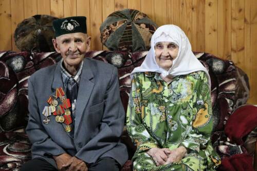 «70 лет пролетели как 7»: супруги из Апастовского района отметили благодатную свадьбу