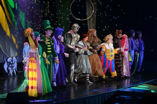 Более 1,5 тыс. детей бойцов СВО из Нижнекамска посетили премьеру ТЮЗа «Изумрудный город»