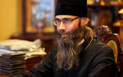 «Каждому надо начать с поисков тишины»: игумен Кизического монастыря о своем пути к вере