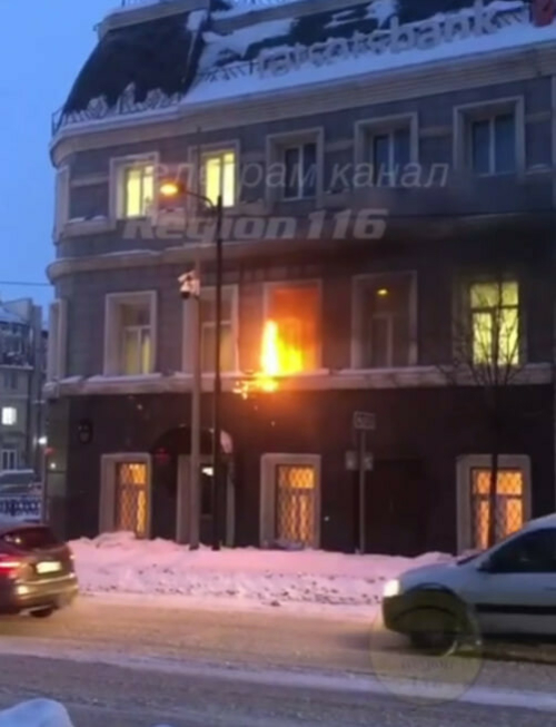 Казанцы сняли на видео возгорание в одном из офисных зданий на Булаке