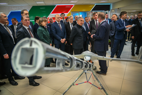 Минниханов осмотрел выставку достижений бизнеса Татарстана