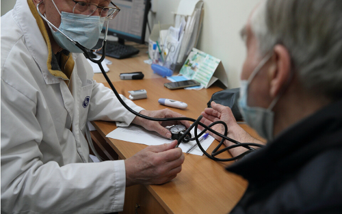 «В дни резких похолоданий инфарктов в 3 раза больше»: советы кардиолога, как себе помочь