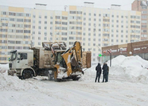 Водитель об уборке снега в Нижнекамске: «Трудно работать, не все автолюбители пропускают»