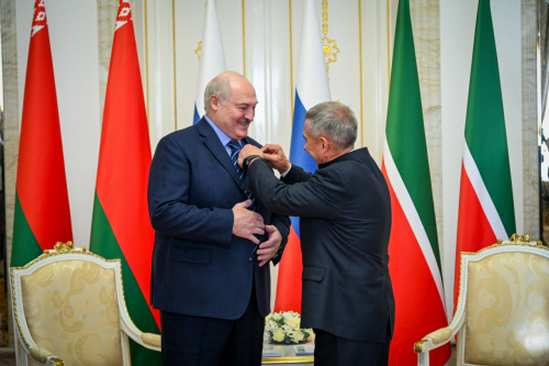 Минниханов наградил Лукашенко орденом «Дуслык»