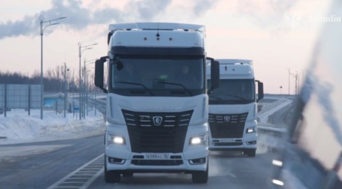 Видео: Путин за рулем КАМАЗа приехал на М12