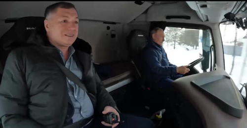 «Деньги есть?»: Кремль опубликовал беседу Путина и Хуснуллина во время поездки на КАМАЗе