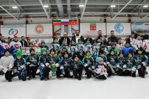 Данис Зарипов в Тюлячах открыл хоккейный турнир в память о химике Шамиле Галявиеве