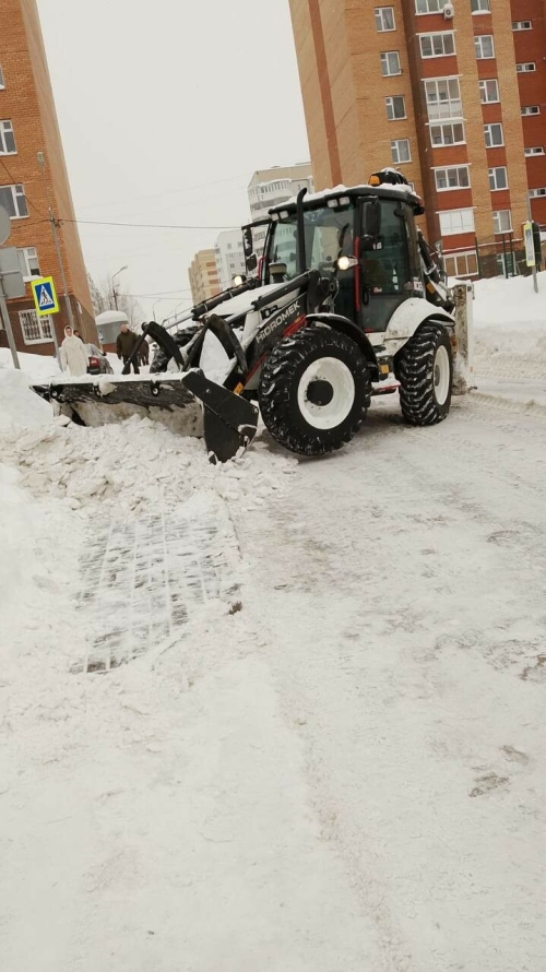 Минувшей ночью в Казани убирали снег более чем на 25 улицах