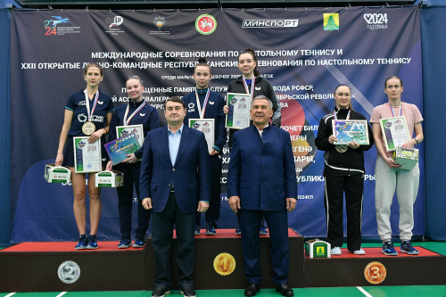 Минниханов и Левитин в Богатых Сабах наградили победителей турнира по настольному теннису