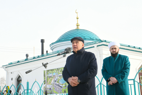 От уразы до Великого поста: как Минниханов открыл новую мечеть и зачем посетил монастырь