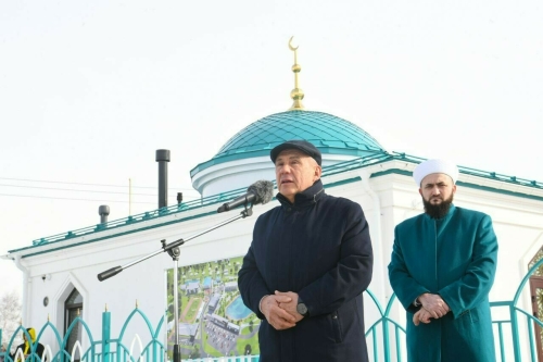 Минниханов открыл с муфтием мечеть и обсудил развитие православия с митрополитом