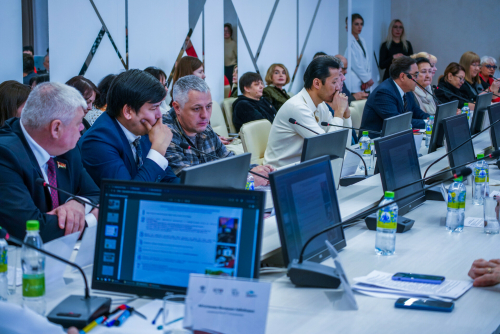 «В копродукцию идут неохотно»: итогом дискуссии о кино станет резолюция в Минкульт России