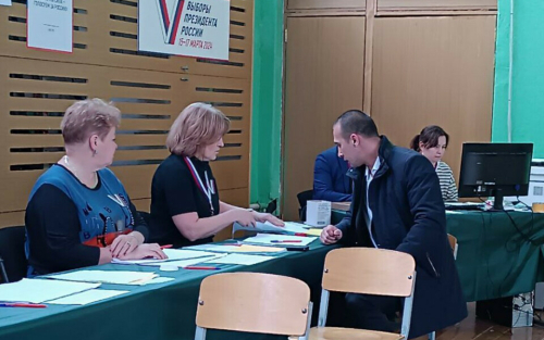 Герой России Расим Баксиков проголосовал на выборах Президента РФ в Казани
