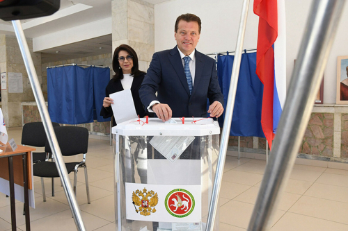 Ильсур Метшин проголосовал в Казанском государственном институте культуры