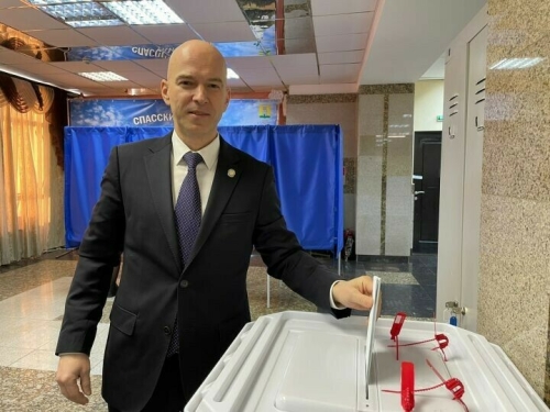 Глава Госкомитета по туризму Сергей Иванов проголосовал на выборах Президента
