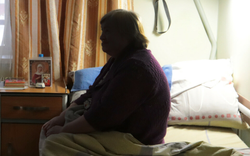 Сиделка о случаях с тяжелыми больными: «Дочь расплакалась: “Ну когда же он умрет!”»