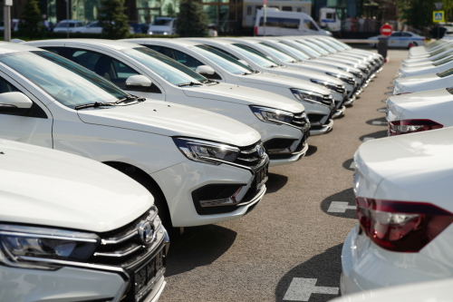 За два года новые авто в России подорожали почти на 1 млн рублей