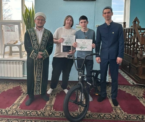 Мухтасибат Менделеевского района вручил подарки юным прихожанам мечетей