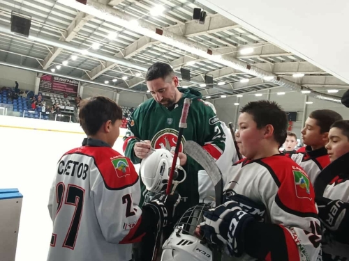 Легенда хоккея Данис Зарипов провел мастер-класс в Бавлах