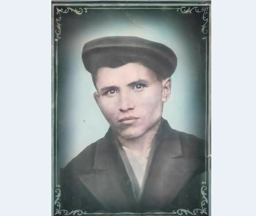 «Его грудь украшали медали и орден Славы»: жительница Кукмора об истории дедушки на войне
