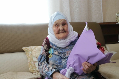 «С нетерпением жду 9 Мая»: старейшая жительница Ютазов отметила 105-летие