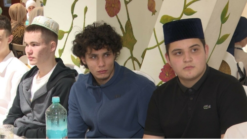 «Преемственность поколений»: Рустам Ямалеев провел в Нижнекамске ифтар для молодежи
