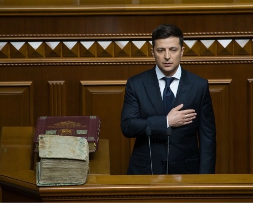Просроченный президент: почему на Украине вспыхнул кризис легитимности Зеленского
