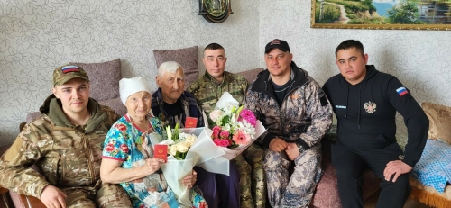 «Сыночки мои хорошие»: 86-летние волонтеры из Нурлата получили медали «За поддержку СВО»
